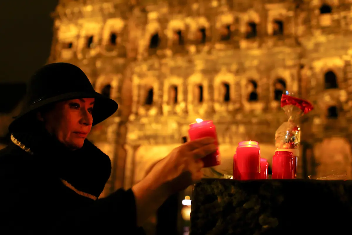 2020-12-01T175345Z-1435448186-RC2HEK9PUPGR-RTRMADP-3-GERMANY-CRIME-CRASH