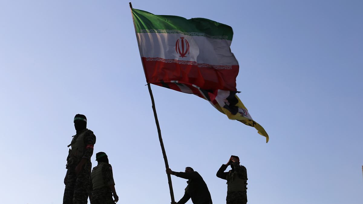 Terrorliste-soll-l-nger-werden-Ein-Staat-im-Staate-Irans-m-rderische-Revolutionsgarden