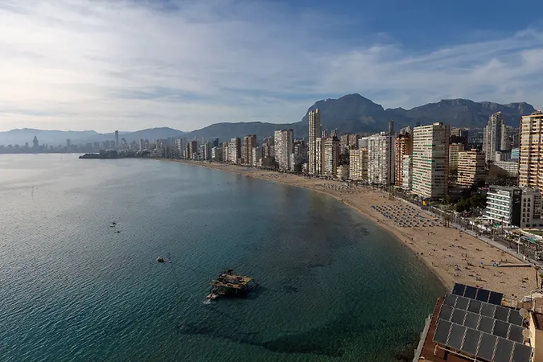 Themenbilder-Urlaub-in-Spanien-Benidorm-Strand-Mittelmeer-20-03