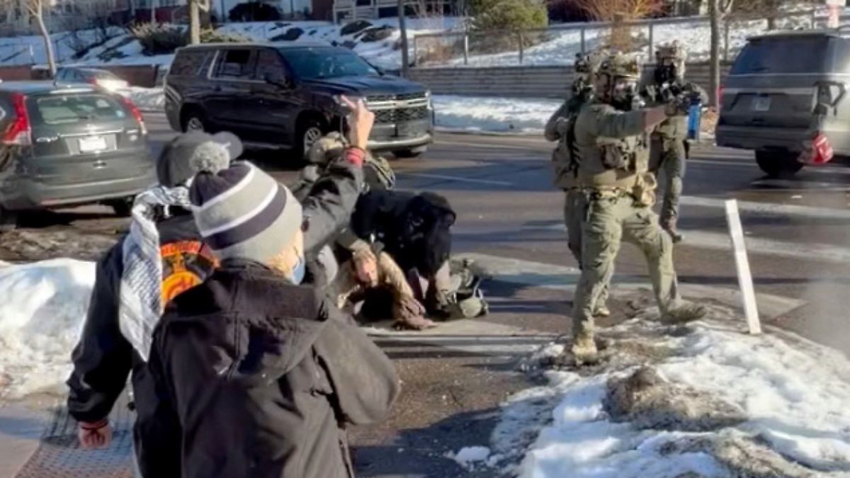 Tumult-nach-Tritt-gegen-Auto-Alex-Pretti-geriet-bereits-Tage-vor-seinem-Tod-mit-ICE-aneinander