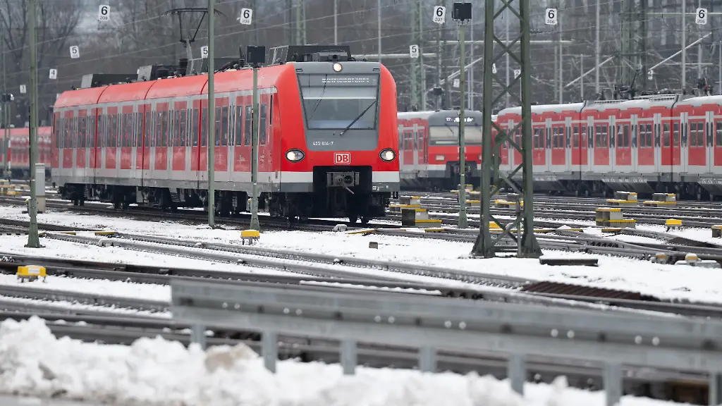 571976054