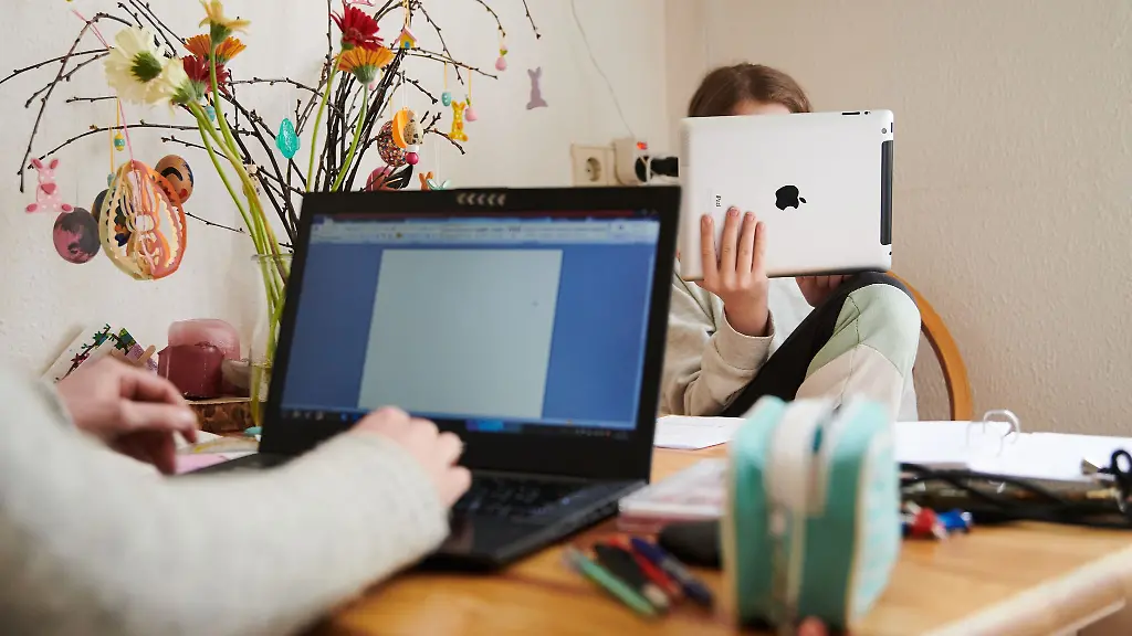 Der-Brandenburger-Landtag-hat-ueber-einen-AfD-Antrag-zur-Aenderung-der-Schulpflicht-fuer-mehr-haeusliches-Lernen-entschieden
