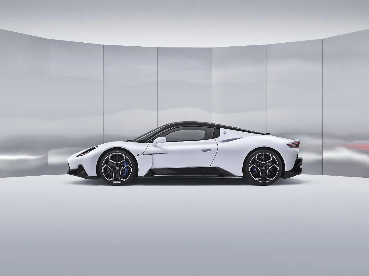 16860-MaseratiMC20