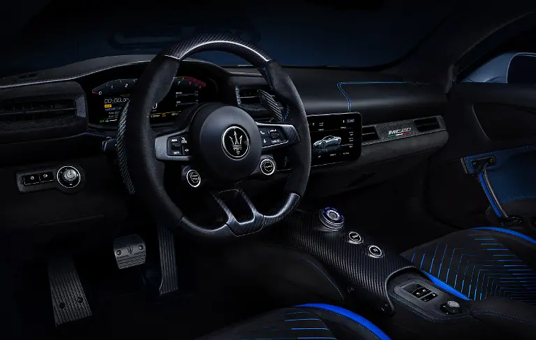 16827-MaseratiMC20-interior