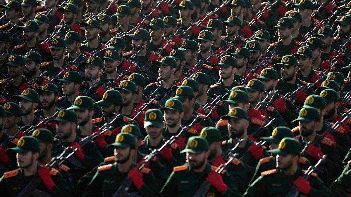 Tausende-Demonstranten-get-tet-EU-stuft-Irans-Revolutionsgarden-als-Terrororganisation-ein