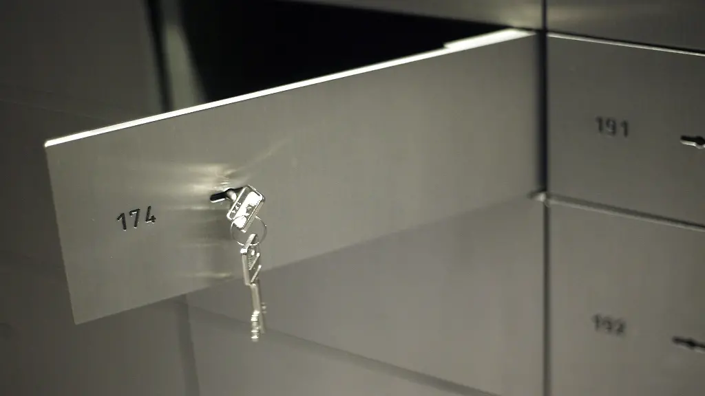 Nachdem-unbekannte-Taeter-in-einer-Bank-in-Wilhelmshaven-mehrere-Schliessfaecher-aufgebrochen-haben-geben-sich-nun-Betrueger-als-Bankmitarbeiter-aus