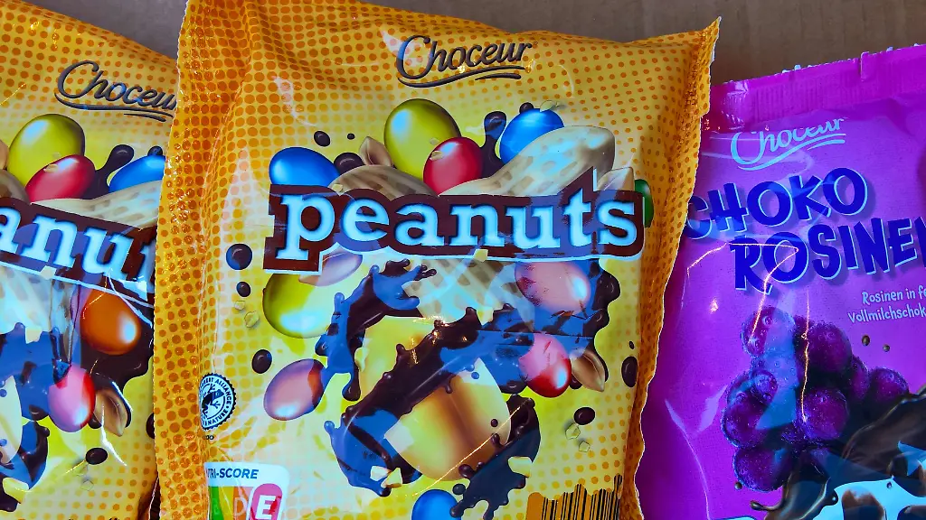 Choceur-Peanuts-sind-mit-Schokolade-ueberzogene-Erdnuesse-im-Sortiment-von-Aldi-Sued-Choceur-Peanuts-are-chocolate-coated-peanuts-in-the-Aldi-Sued-range