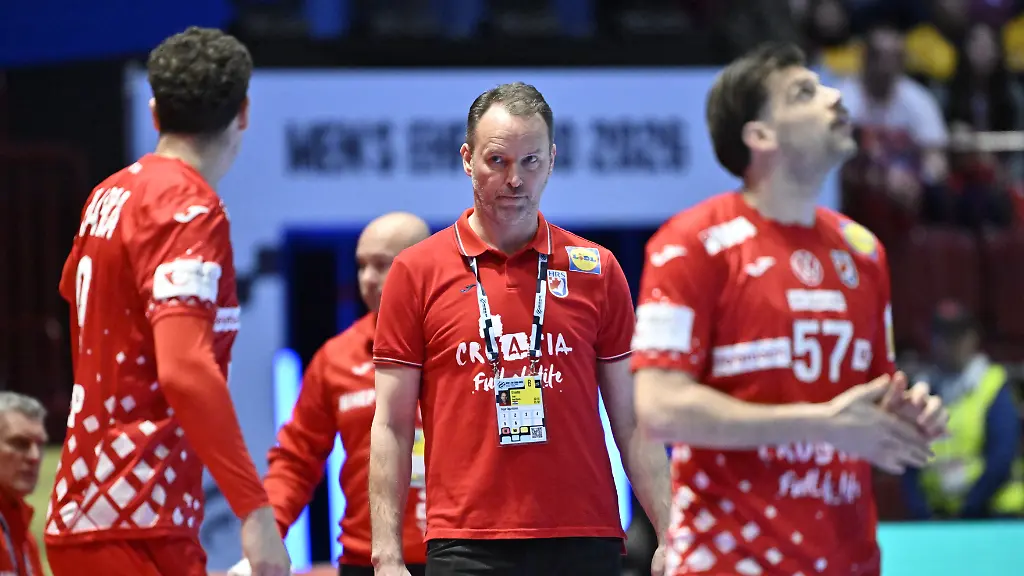 MALMOe-SVERIGE-20260127-Croatia-s-coach-Dagur-Sigurdsson-looks-on-during-the-2026-EHF-European-Men-s-Handball-Championship-the-EHF-Euro-2026-main-round-round-match-between-Slovenia-and-Croatia-at-Malmoe-Arena-in-Malmoe-Sweden-on-January-27-2026