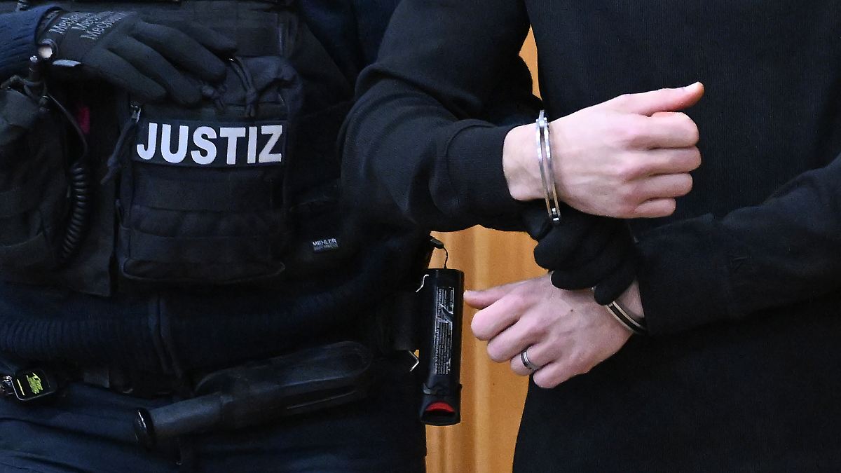 Strafgesetzbuch-erweitert-Bundestag-kn-pft-sich-Wegwerf-Agenten-vor