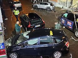 Baden-Württemberg: Taxi kracht in Pizzeria – Fahrer mutmaßlich unter Drogen