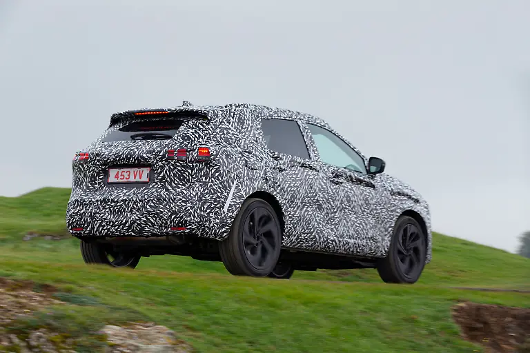 New-Nissan-Qashqai-camo-8-1200x800