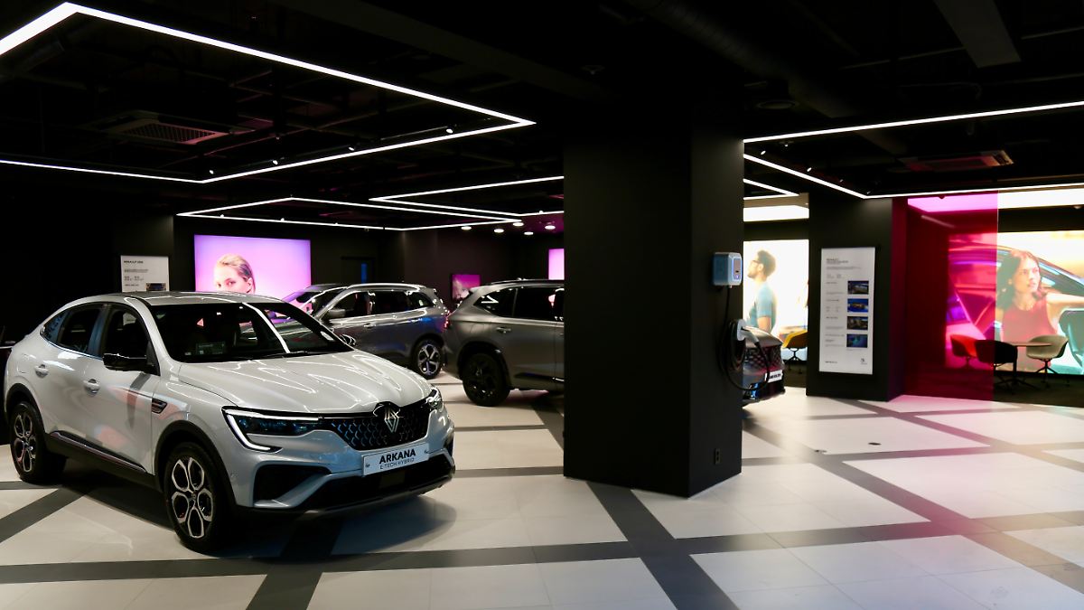 Das-Autohaus-das-nie-schlie-t-Bei-Renault-schon-real-Showroom-kommt-ohne-Menschen-aus
