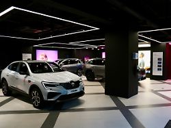 Das Autohaus, das nie schließt: Bei Renault schon real: Showroom kommt ohne Menschen aus
