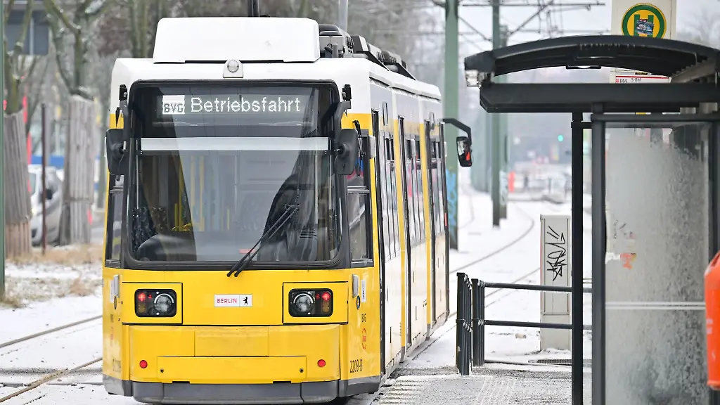 In-Berlin-fahren-noch-nicht-alle-Strassenbahnen-wieder-nachdem-der-Tramverkehr-am-Montag-komplett-eingestellt-worden-war