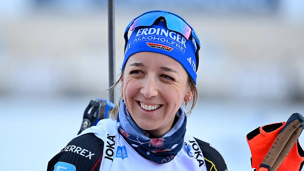 Franziska-PREUSS-GER-lacht-lachen-lachend-optimistisch-gutgelaunt-Aktion-Einzelbild-angeschnittenes-Einzelmotiv-Portraet-Portrait-Portraet-IBU-Biathlon-Weltcup-in-Ruhpolding-7-5-km-Sprint-der-Frauen-am-16-01-2026-Chiemgau-Arena-Saison-2025-26-Franziska-PREUSS-GER-smiling-laughing-laughing-optimistic-cheerful-action-single-image-cropped-single-image-portrait-portrait-IBU-Biathlon-World-Cup-in-Ruhpolding-7