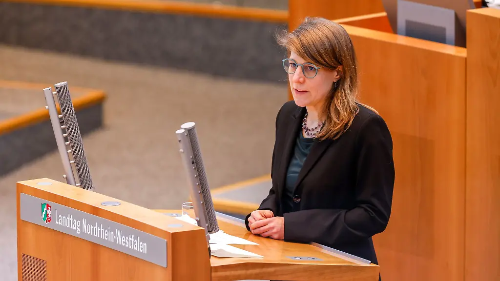 Nordrhein-Westfalens-neue-Fluchtministerin-Verena-Schaeffer-Gruene-setzt-in-der-Landtagsdebatte-ueber-die-Aufarbeitung-des-Solinger-Terroranschlags-auf-leisere-versoehnliche-Toene