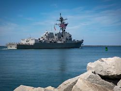 Trump droht Iran mit Militär: US-Zerstörer erreicht israelische Hafenstadt Eilat