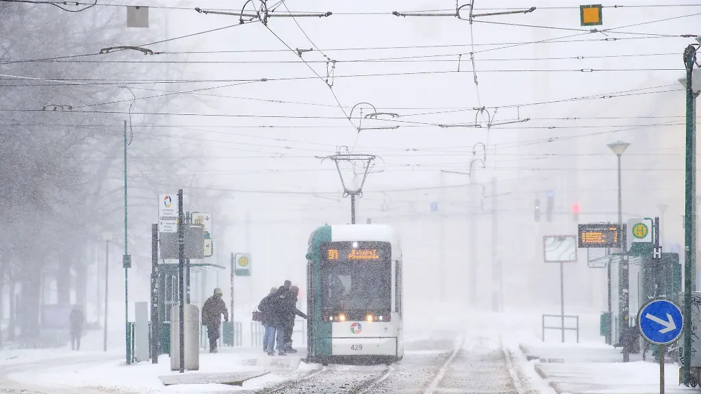 Die-Gewerkschaft-Verdi-kuendigt-fuer-Montag-einen-Warnstreik-beim-oeffentlichen-Nahverkehr-in-Brandenburg-an