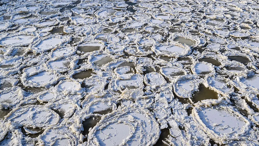 Zwei-Kanalabschnitte-von-Mittellandkanal-und-Elbe-Havel-Kanal-in-Sachsen-Anhalt-werden-wegen-des-Eises-gesperrt