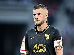 Bayern: FC Augsburg setzt bis 2027 auf Kapitän Gouweleeuw