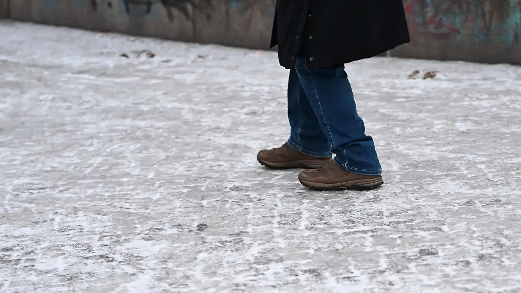 Fuer-Fussgaenger-ist-es-auf-vielen-Gehwegen-gefaehrlich