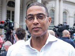 Bericht über Aktion gegen ICE: Zwei US-Journalisten nach Kirchenprotest festgenommen