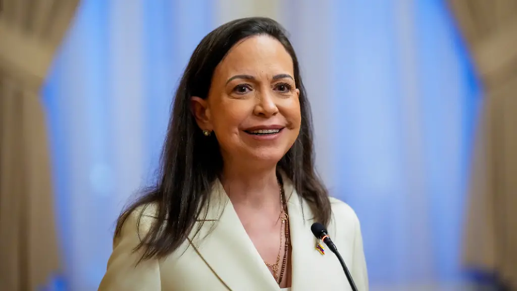 Die-Friedensnobelpreistraegerin-Maria-Corina-Machado-besucht-das-Storting-Die-neue-Friedensnobelpreistraegerin-Maria-Corina-Machado-ist-Stunden-nach-der-offiziellen-Preisverleihung-in-Oslo-eingetroffen