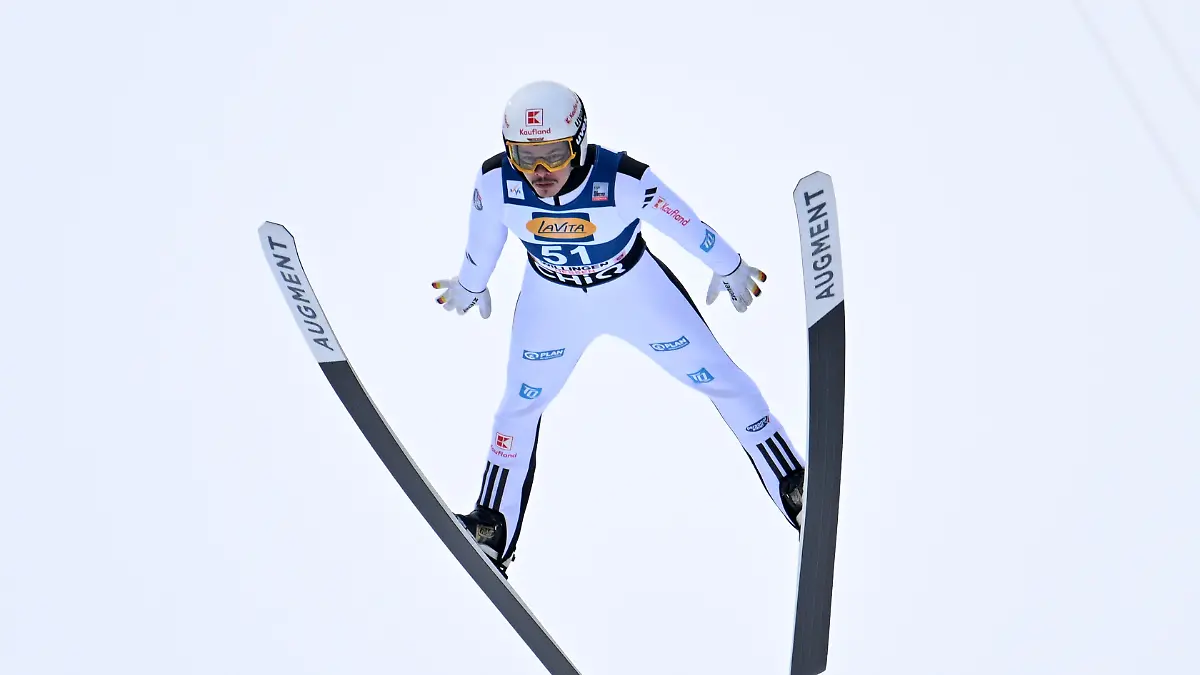 Ski-nordisch-Skispringen-Weltcup-Grossschanze-Training-Maenner-Philipp-Raimund-Deutschland-in-Aktion