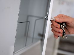 Sachsen-Anhalt: Mutmaßlich falsche Paketbenachrichtigungen - Polizei prüft