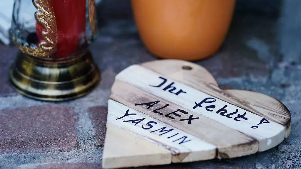 Auch-am-vierten-Jahrestag-ist-die-Trauer-um-die-ermordeten-Polizisten-gross