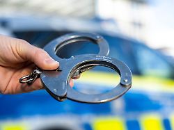 Bayern: Nach Raubüberfall: Polizei nimmt 14-Jährigen fest