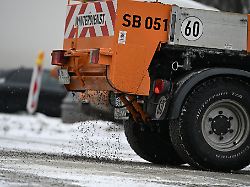 Berlin & Brandenburg: Stadtreinigung gibt kostenlos Splitt ab