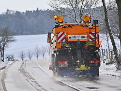 Berlin & Brandenburg: Viel Streusalz in Brandenburg - Gurkenwasser als Lösung?