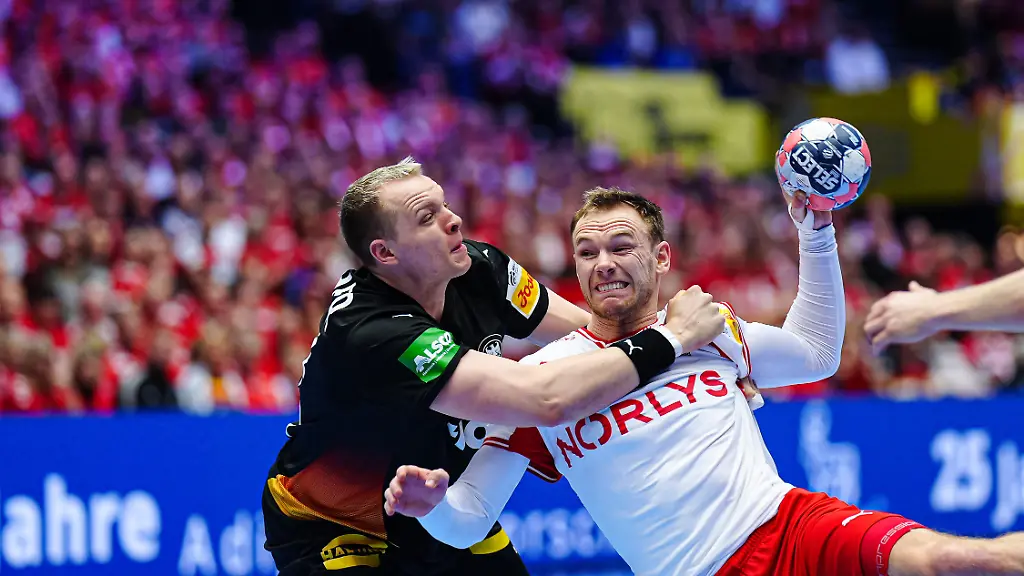 Justus-Fischer-Deutschland-54-Mathias-Gidsel-Daenemark-19-DEN-Deutschland-vs-Daenemark-Handball-EHF-Europameisterschaft-2026-Hauptrunde-Spieltag-3-26-01