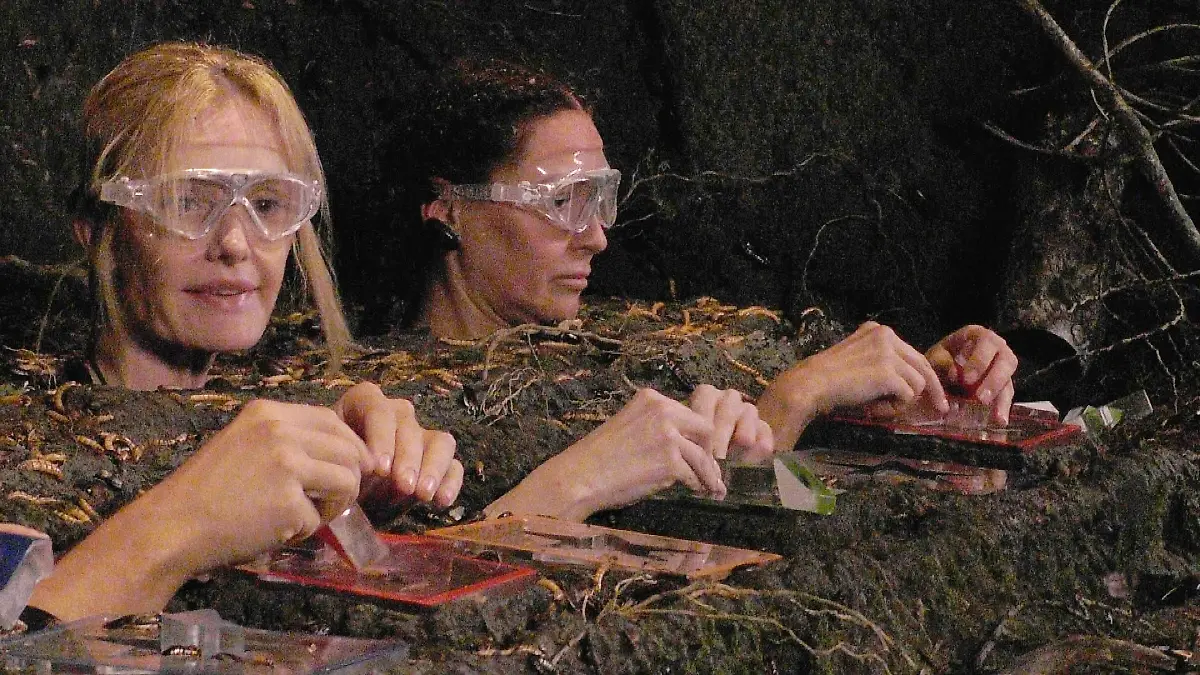 ACHTUNG-SPERRFRIST-FUeR-ALLE-MEDIEN-BIS-ZUM-SHOWENDE-SAMSTAG-31-JANUAR-2026-22-30-UHR-Mirja-du-Mont-l-und-Simone-Ballack-in-der-Dschungelpruefung-Die-Genoehle-Hoehle-Die-Verwendung-des-sendungsbezogenen-Materials-ist-nur-mit-dem-Hinweis-und-Verlinkung-auf-RTL-gestattet