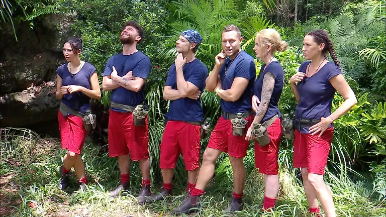 ACHTUNG-SPERRFRIST-FUeR-ALLE-MEDIEN-BIS-ZUM-SHOWENDE-SAMSTAG-31-JANUAR-2026-22-30-UHR-V-l-Samira-Yavuz-Umut-Tekin-Stephen-Duerr-Patrick-Romer-Mirja-du-Mont-und-Simone-Ballack-treten-zur-Dschungelpruefung-Die-Genoehle-Hoehle-an-Die-Verwendung-des-sendungsbezogenen-Materials-ist-nur-mit-dem-Hinweis-und-Verlinkung-auf-RTL-gestattet