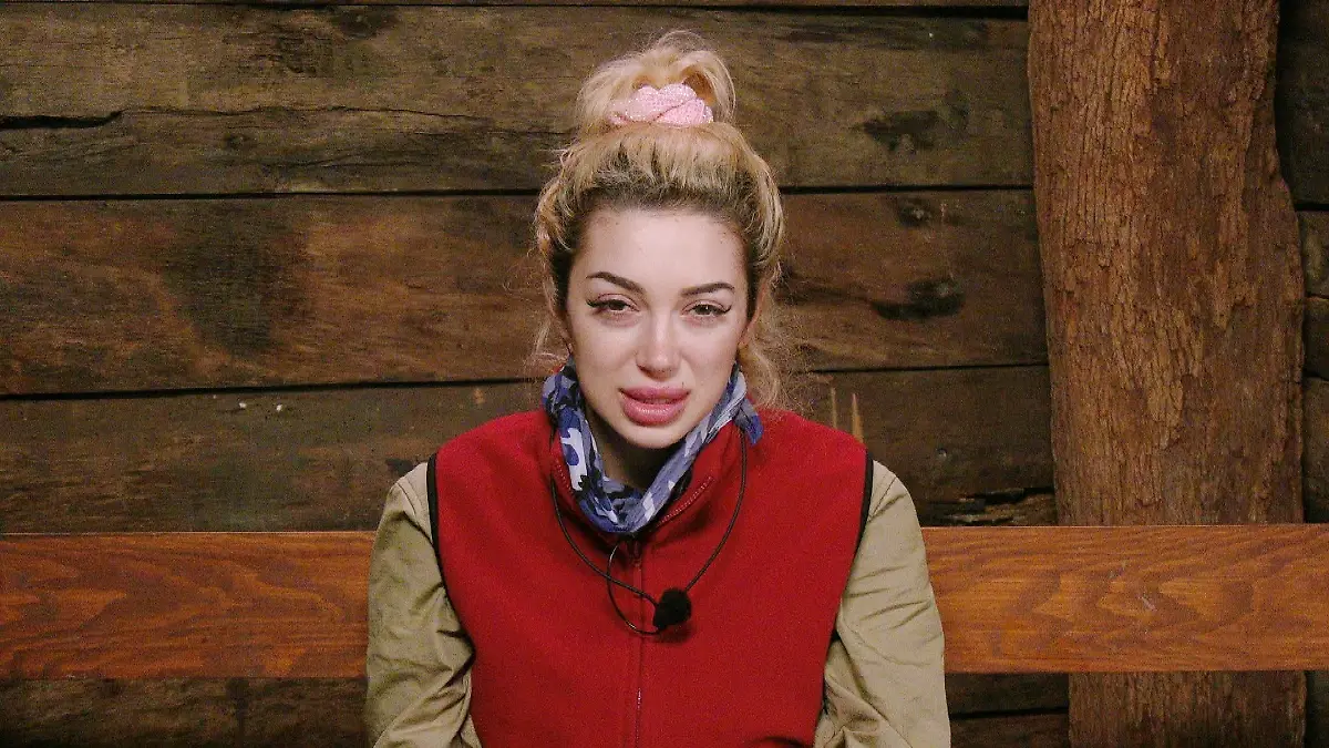 ACHTUNG-SPERRFRIST-FUeR-ALLE-MEDIEN-BIS-ZUM-SHOWENDE-SAMSTAG-31-JANUAR-2026-22-30-UHR-Ausgerechnet-Ariel-die-sonst-kein-gutes-Haar-an-nichts-und-niemanden-laesst-kommentiert-die-negative-Stimmung-Die-anderen-sind-einfach-undankbar-Die-sind-nie-zufrieden-Da-merkt-man-einfach-egal-was-du-machst-die-sind-nur-am-meckern-Es-ist-immer-negativ-Es-ist-auch-noch-nie-beim-Essen-ein-Danke-Ariel-dass-du-uns-diese-Sterne-geholt-hast-und-dass-es-ueberhaupt-etwas-zu-essen-gibt-gefallen-Da-merkst-du-einfach-wie-verwoehnt-die-sind-Die-Verwendung-des-sendungsbezogenen-Materials-ist-nur-mit-dem-Hinweis-und-Verlinkung-auf-RTL-gestattet