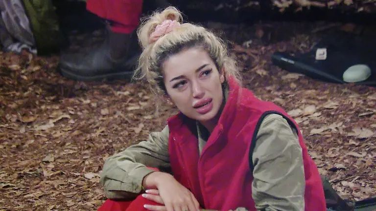 ACHTUNG-SPERRFRIST-FUeR-ALLE-MEDIEN-BIS-ZUM-SHOWENDE-SAMSTAG-31-JANUAR-2026-22-30-UHR-Ariel-ruft-in-die-Runde-Leute-ich-habe-mal-eine-ganz-wichtige-Frage-Ist-die-Erde-flach-oder-rund-Die-Verwendung-des-sendungsbezogenen-Materials-ist-nur-mit-dem-Hinweis-und-Verlinkung-auf-RTL-gestattet