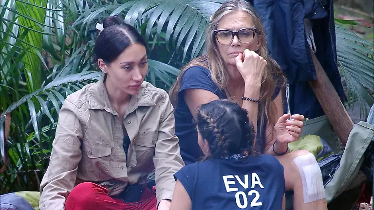 ACHTUNG-SPERRFRIST-FUeR-ALLE-MEDIEN-BIS-ZUM-SHOWENDE-SAMSTAG-31-JANUAR-2026-22-30-UHR-Voellig-unerwartet-fragt-Eva-Benetatou-M-Samira-Yavuz-ob-sie-noch-mal-reden-wollen-Rechts-Nicole-Belstler-Boettcher-Die-Verwendung-des-sendungsbezogenen-Materials-ist-nur-mit-dem-Hinweis-und-Verlinkung-auf-RTL-gestattet