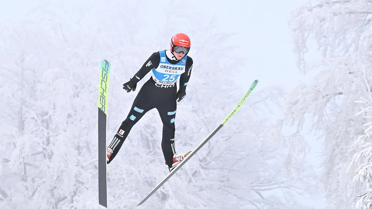 Ski-nordisch-Skispringen-Weltcup-Grossschanze-Qualifikation-Maenner-Karl-Geiger-Deutschland-befindet-sich-in-der-Flugphase