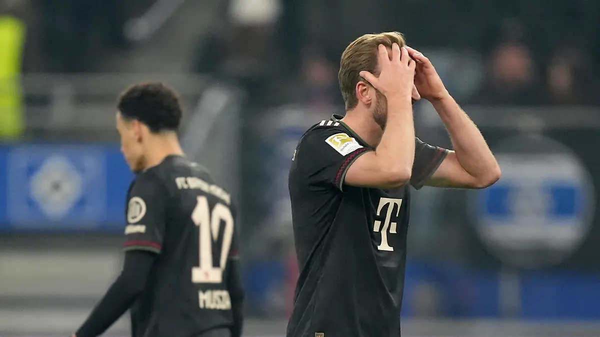 Fussball-Bundesliga-Hamburger-SV-FC-Bayern-Muenchen-Spieltag-20-Volksparkstadion-Harry-Kane-Bayern-Muenchen-reagiert-WICHTIGER-HINWEIS-Gemaess-den-Vorgaben-der-DFL-Deutsche-Fussball-Liga-bzw-des-DFB-Deutscher-Fussball-Bund-ist-es-untersagt-in-dem-Stadion-und-oder-vom-Spiel-angefertigte-Fotoaufnahmen-in-Form-von-Sequenzbildern-und-oder-videoaehnlichen-Fotostrecken-zu-verwerten-bzw-verwerten-zu-lassen