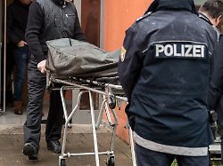 Zwischen Müll versteckt: Arbeiter entrümpeln Wohnung und stoßen auf skelettierte Leiche