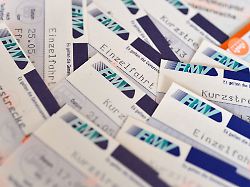 Hessen: Ticketloses Fahren beim RMV mit neuer Funktion "In/Out"