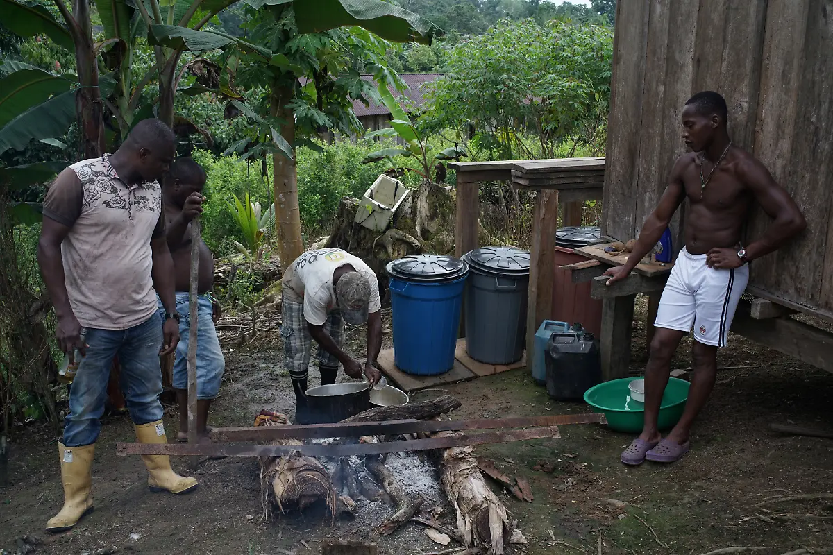 2018-04-26T000000Z-1501491348-RC1C223077E0-RTRMADP-3-COLOMBIA-PEACE