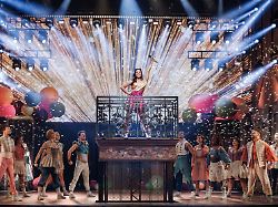 Hamburg & Schleswig-Holstein: Popmusical "& Julia" feiert in Hamburg Abschied