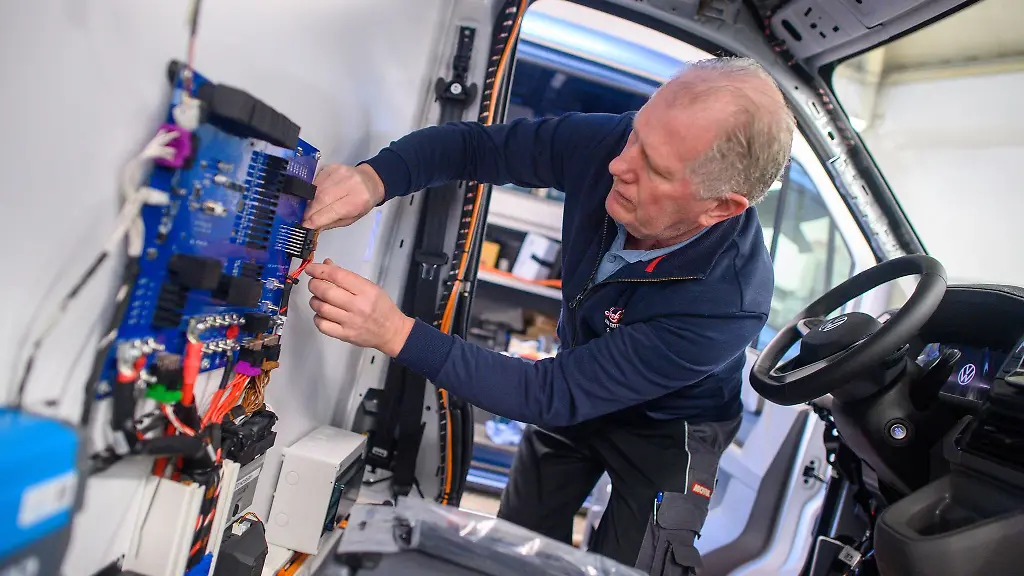 Wuenschewagen-oder-Wunsch-Ambulanzen-sind-aufwendig-umgebaute-Krankentransportfahrzeuge