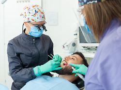 Verband will Leistungen kürzen: CDU-Wirtschaftsrat: Zahnbehandlungen künftig selbst zahlen