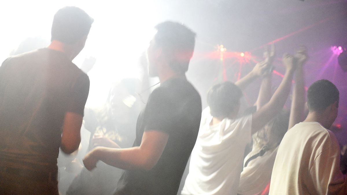 t-tersuche-in-niedersachsen-reizgas-in-diskothek-verspr-ht-dutzende-verletzte