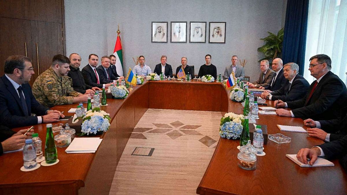 Russland-setzt-Angriffe-fort-Selenskyj-k-ndigt-n-chstes-Dreier-Treffen-in-Abu-Dhabi-an