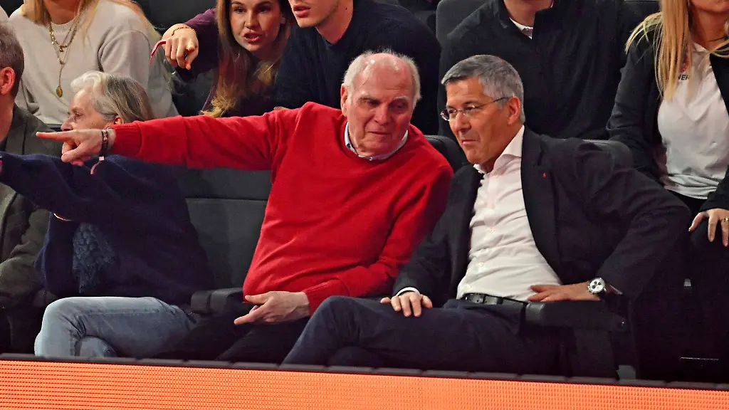 18-01-2026-Fussball-der-FC-Bayern-Muenchen-Legends-CUP-im-SAP-Garden-Muenchen-v-l